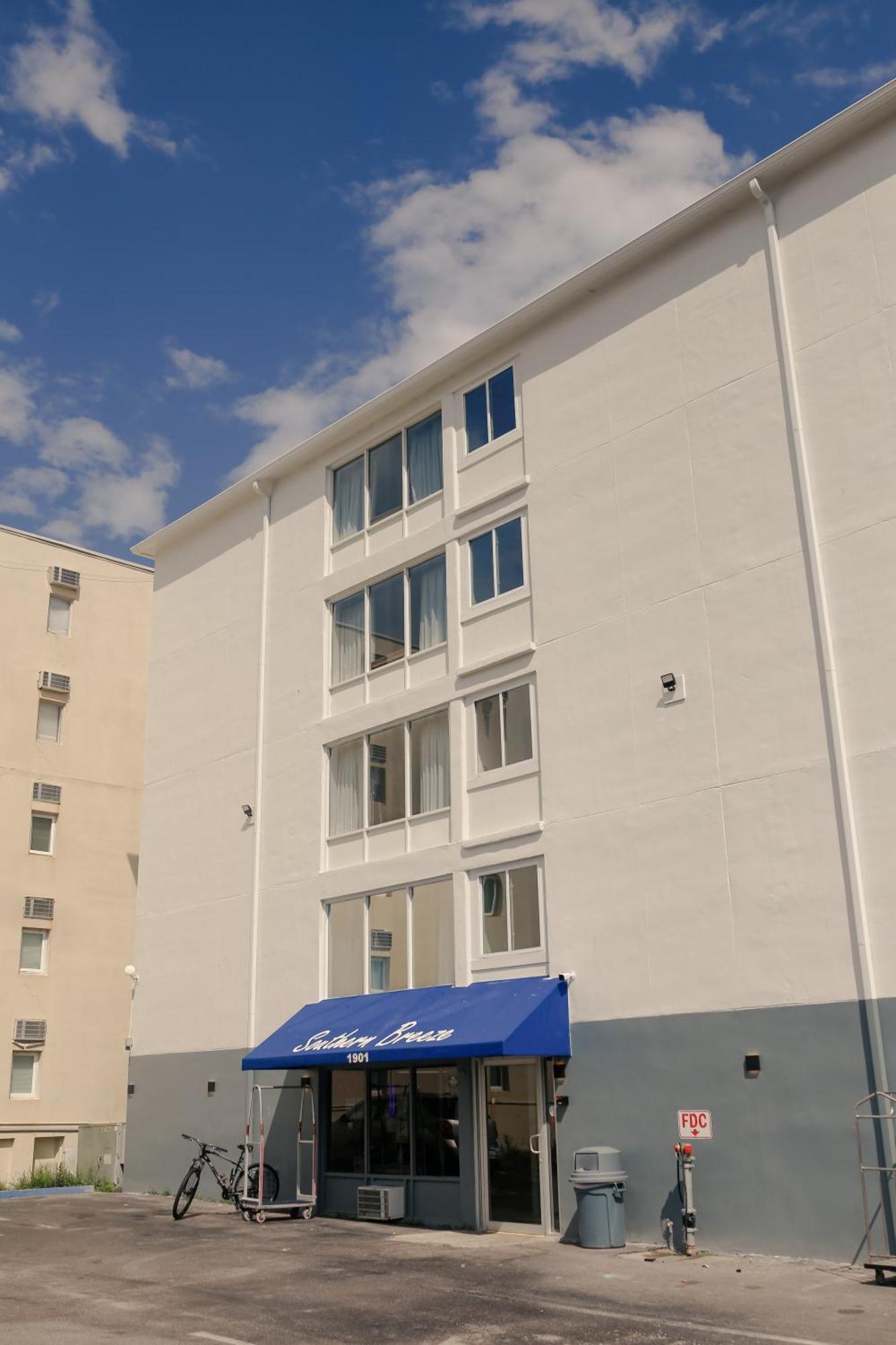 Southern Breeze Ocean Front Hotel Myrtle Beach Exterior photo